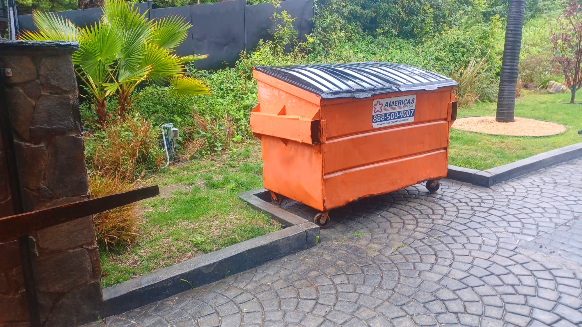 3 Reasons to Rent A Dumpster in Tarzana